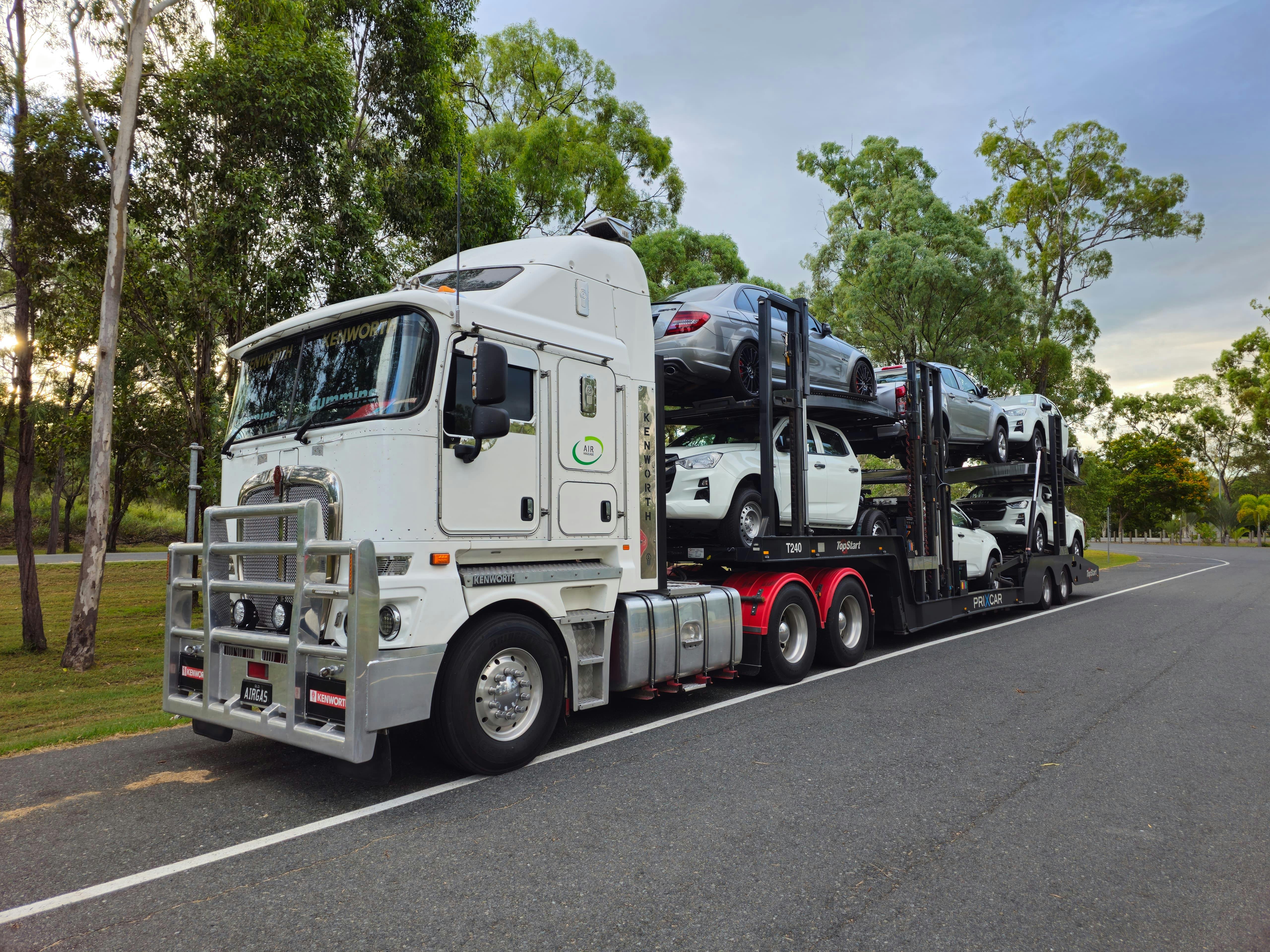 Car hauling trailer