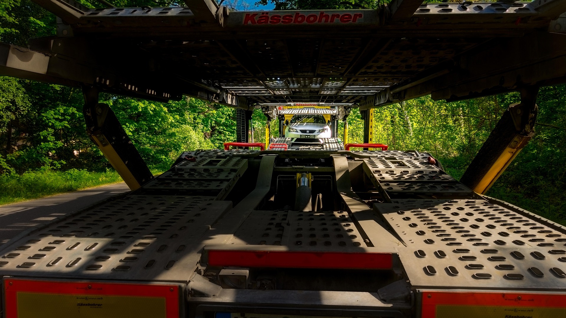 Vehicle loading on trailer